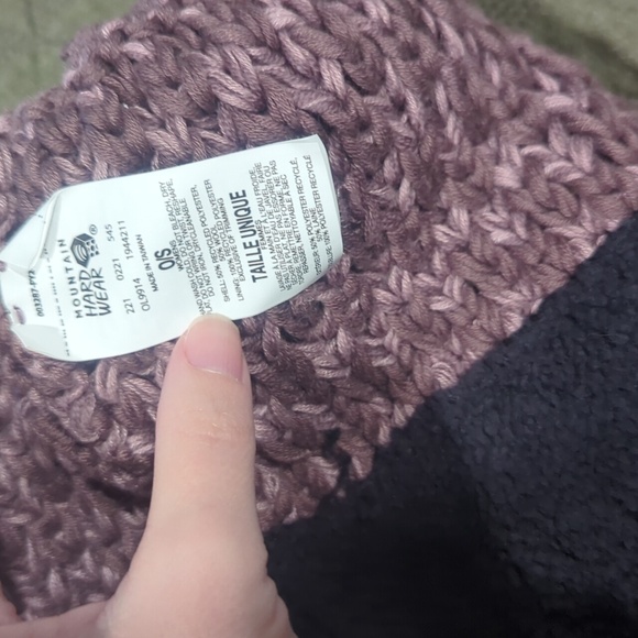 Mountain Hardwear pom beanie - Picture 3 of 3